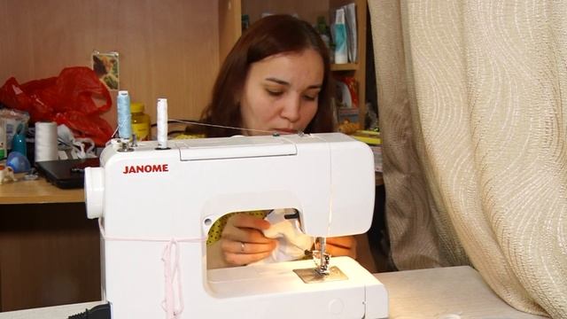 Ярославна показала, как сшить маску самостоятельно: видеоурок смотреть онлайн