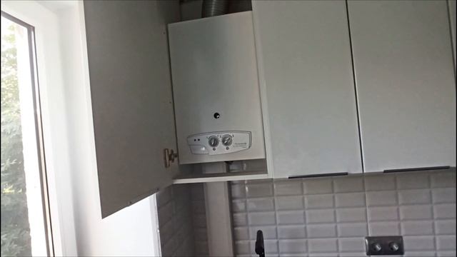 Кухня в хрущевке 5 метров? Как спрятать газовую колонку.Обзор газовой колонки Термет.Termet TermaQ смотреть онлайн