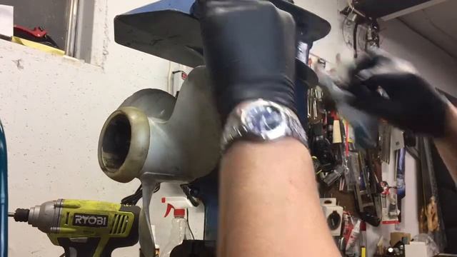How to Change Lower Unit Oil & Water Impeller Pump Test 1977 Evinrude 15HP Outboard Motor Part 7 смотреть онлайн