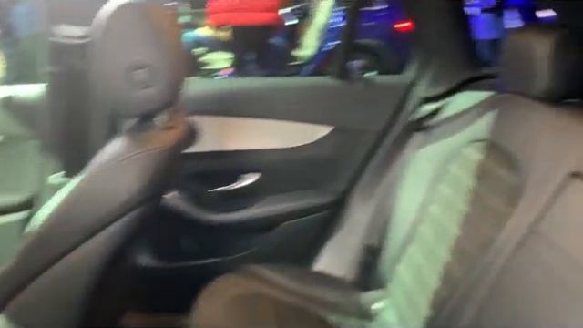 Skoda Karoq 2020 vs. Mercedes-Benz GLC 2020 смотреть онлайн