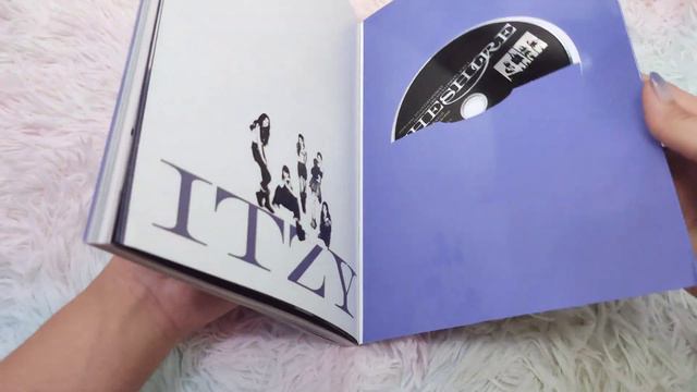 UNBOXING ITZY 6th Mini Album Cheshire (Limited Edition Ver.) смотреть онлайн