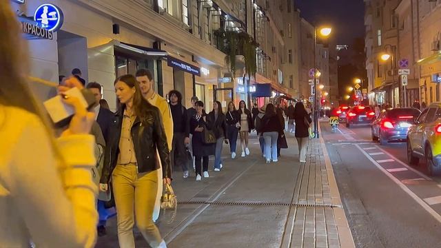 РУССКИЕ КРАСОТКИ ВЫГУЛИВАЮТ СЕБЯ В ПОСЛЕДНИЕ ДНИ ЛЕТА??Красивые девушки и дорогие машины смотреть онлайн