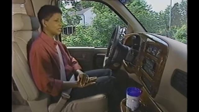 2000 Chevrolet Express Passenger Van New Product Training смотреть онлайн