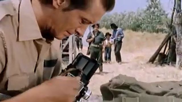 FacCIA Di Spia (Giuseppe Ferrara, 1975)