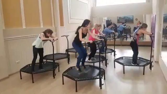 Фитнес на батутах в клубе Jumping kz смотреть онлайн