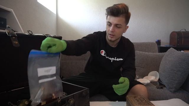 Opening A Dark Web Mystery Box (Apple iPhone) VERY SCARY смотреть онлайн