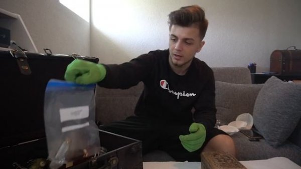 Opening A Dark Web Mystery Box (Apple iPhone) VERY SCARY