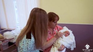 Бабушка устроила сюрприз на выписку внучки из роддома №26! © Простые Радости