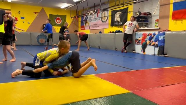 УЧЕБНО-ТРЕНИРОВОЧНЫЕ СБОРЫ НА БАЗЕ СШ «АЛЬФА СПОРТ»г. АЛЕКСАНДРОВ. Часть 2. САМБО/ДЗЮДО ДЕТИ смотреть онлайн