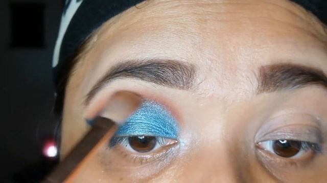 Glittery makeup look with light blue dress.. смотреть онлайн