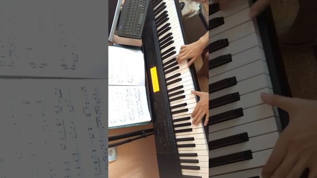 На стойке с наушниками НЕ ТРЕЩИТ смотреть онлайн