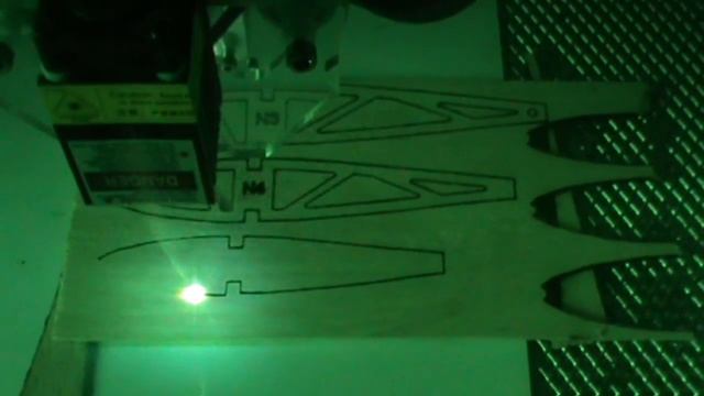 Violet Laser 2.5 W Engraver Découpe balsa 2,5mm смотреть онлайн