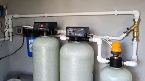 ГОТОВАЯ СИСТЕМА ВОДООЧИСТКИ НА 3 КОЛОННЫ С СОЛЕВЫМ БАКОМ, АЭРАЦИЕЙ И УМЯГЧИТЕЛЕМ ПОД КЛЮЧ