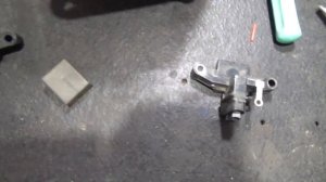 УАЗ-Патриот.Снимаем генератор(замена ремня).Замена реле-регулятора.