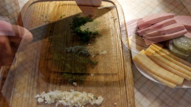 Картошка запеченная с колбаской и сыром в духовке (Блюдо для ленивых) смотреть онлайн