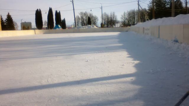 Как подкидывать шайбу, с неудобной стороны клюшки!!! смотреть онлайн