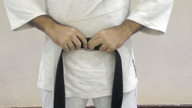 How to tie a keikogi belt | Как завязывать пояс на кимоно (кейкоги) | Aikido tutorial video* смотреть онлайн