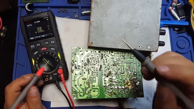 Интересное зарядное устройство , непростой ремонт смотреть онлайн