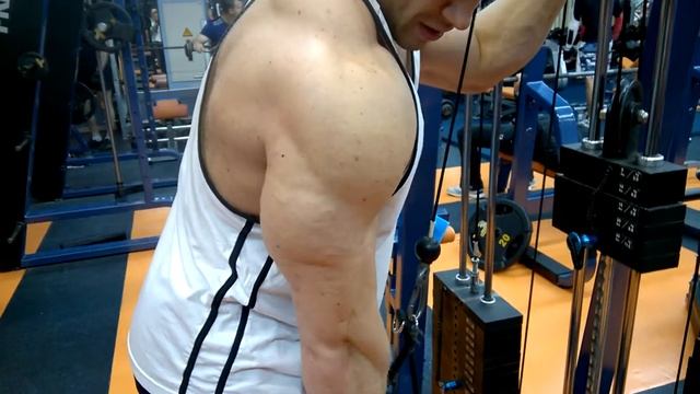 разгибание одной рукой