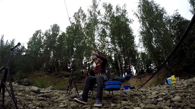 Ловля леща на фидер в августе на реке. Жор леща летом. Готовим на природе. смотреть онлайн