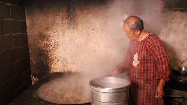 农村大爷卖油茶42年，凌晨起床干一天挣100多，全国谁来都免费教 смотреть онлайн