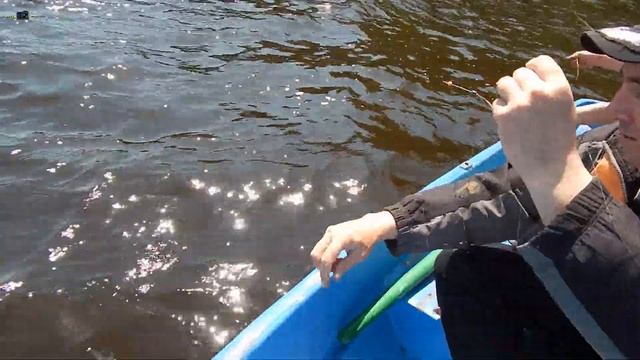 Рыбалка на Волге с лодки в Шомиково. смотреть онлайн