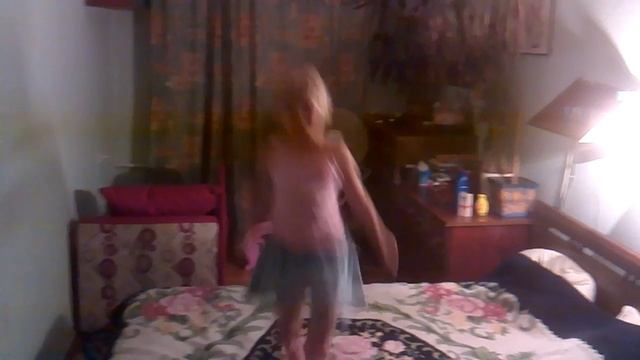 Ксюша считает и танцует смотреть онлайн