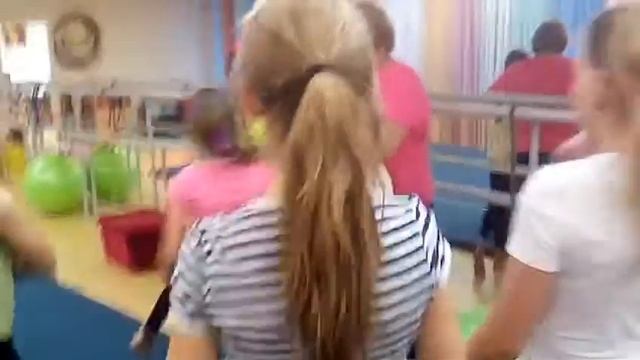 На занятиях,в цыркавой студии "Калейдаскоп"✨ смотреть онлайн