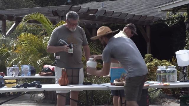 Selling My Grandma's Urn at a Garage Sale Prank смотреть онлайн