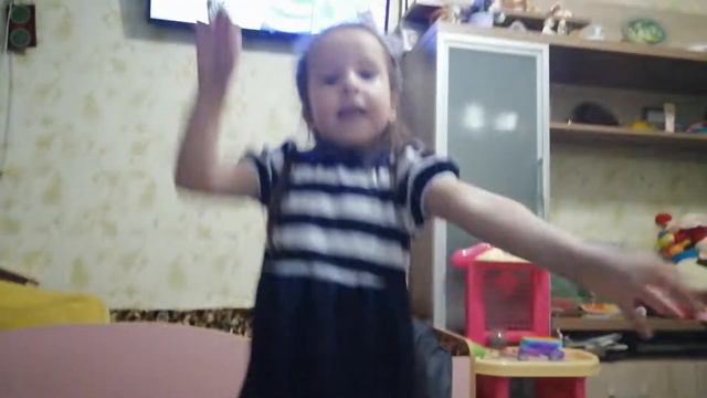 ДАРИНКА ПОКАЗЫВАЕТ БОЕВЫЕ ПРИЁМЫ! #kids #video #viral #viralvideo смотреть онлайн