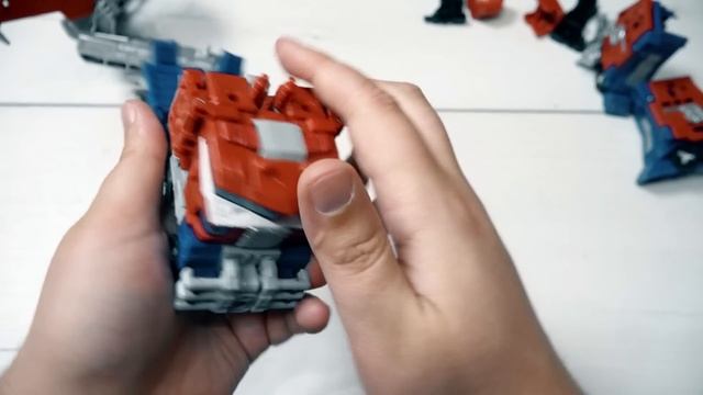 Оптимус Прайм от Такара Томи и Хасбро! Transformers War for Cybertron Siege Optimus Prime смотреть онлайн