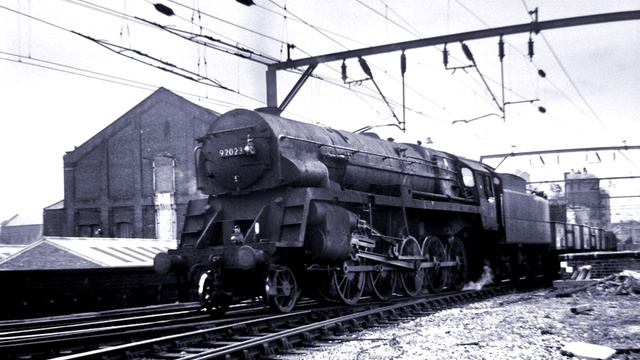 The British Railways 9F Crosti Boilered 2-10-0's - A Photo Review смотреть онлайн
