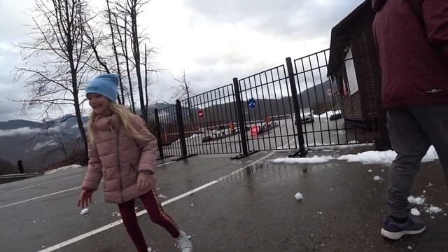 Едем в Горки Город и Розу Хутор на разведку. Нашли снег! Поиграли в снежки. Что мы напланировали? смотреть онлайн