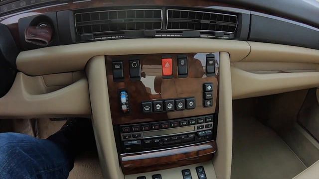 1991 560SEC Mercedes 68K Miles Full Walk Through W126C смотреть онлайн