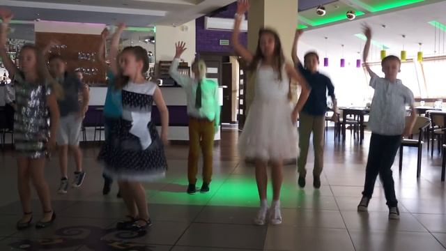 ФЛЕШМОБ Выпускной танец 4 класс смотреть онлайн