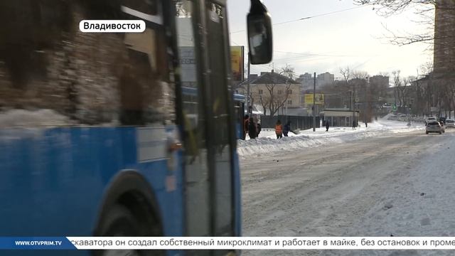 Помогают друг другу: как Владивосток выбирается из снежного коллапса смотреть онлайн