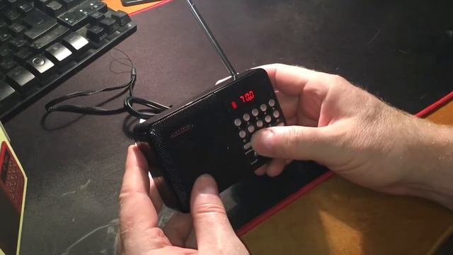 Радиоприёмник Perfeo Palm за 500 рублей на все случае жизни! смотреть онлайн