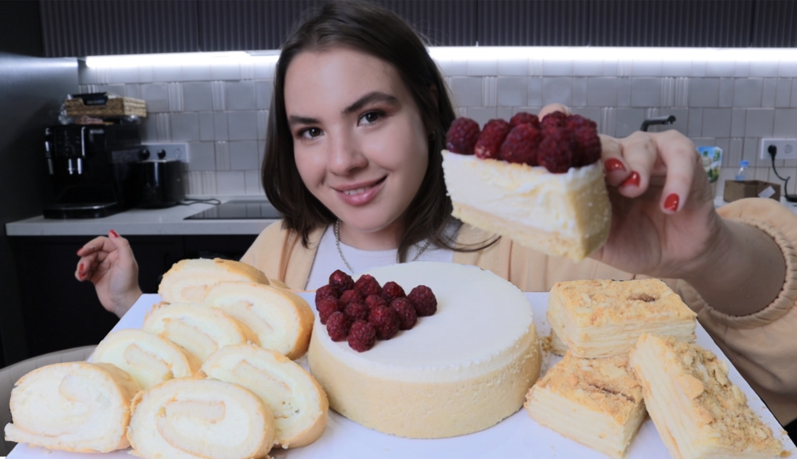 МУКБАНГ нытье и почему я завела собаку? сладости Чизкейк с малиной и медовик mubknang cheese cake смотреть онлайн