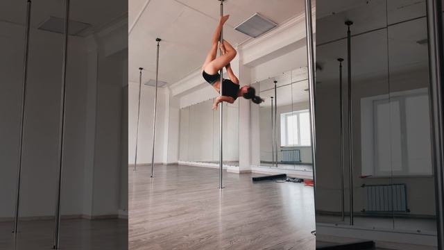 Pole Danceшпагат Шишковойкоконкомбинация на пилоне