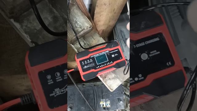 обзор зарядного устройства! 12V24V Intelligent pulse repair charge 7 stage charging! смотреть онлайн
