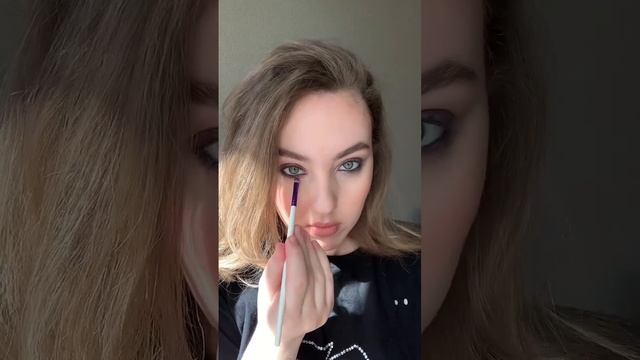 Фиолетовые смоки ? #макияж #makeup #makeuptutorial смотреть онлайн