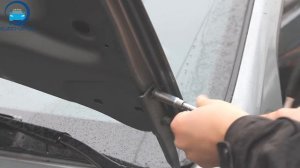 Установка амортизаторов капота на Renault Sandero / Рено Сандеро