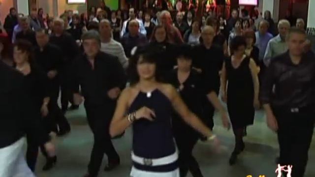 Ballo di gruppo il ballo della mamma (Mary) смотреть онлайн