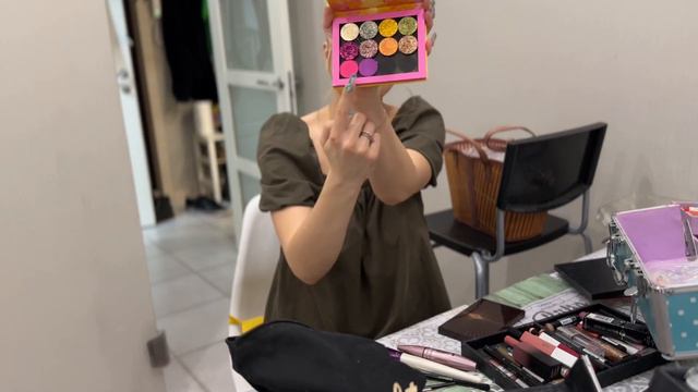 РАБОТА С ЯРКИМИ ТЕНЯМИ И КАКУЮ ПАЛЕТКУ ВЫБРАТЬ COLOUR POP, JEFREY STAR, PARISA смотреть онлайн