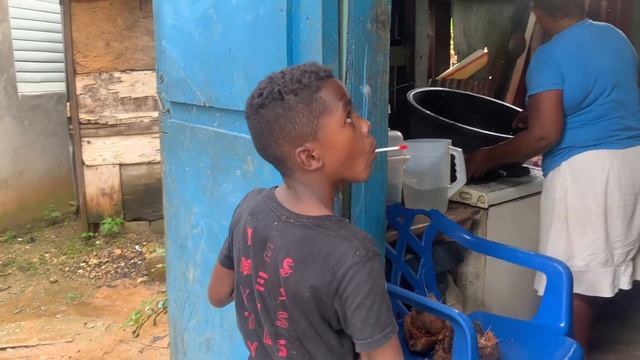 как делают кокосовое масло в самане Доминикана Colmado TV смотреть онлайн