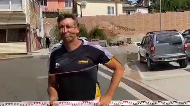 Оптический нивелир на стройке... смотреть онлайн