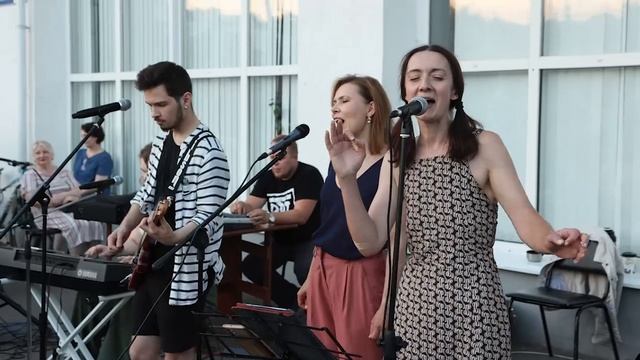 Живой кавер-концерт под открытым небом прошёл у стен Щёлковского историко-художественного музея