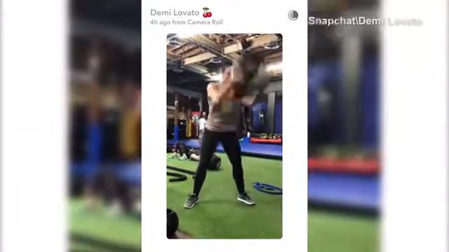 Demi Lovato shows off her toned abs post cross fit workout Daily Mail Online смотреть онлайн