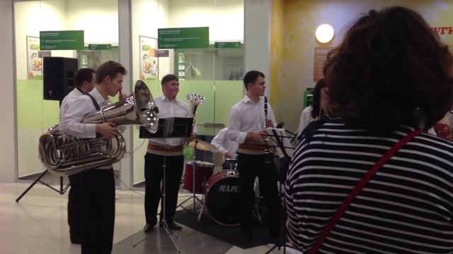 Exilados - открытие филиала Сбербанка России смотреть онлайн