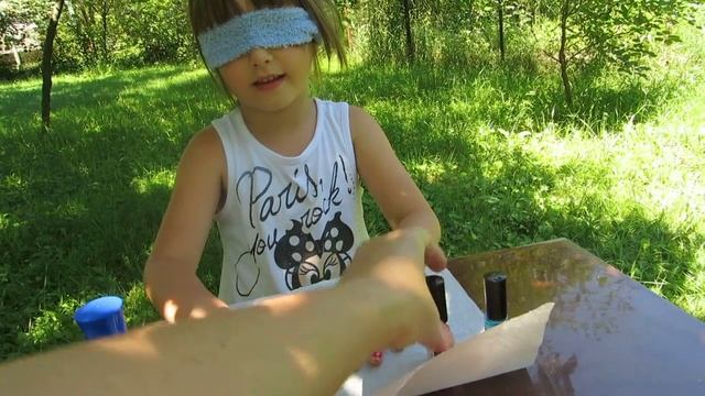 Вызов красим ногти с закрытыми глазами/Challenge paint our nails with eyes closed смотреть онлайн